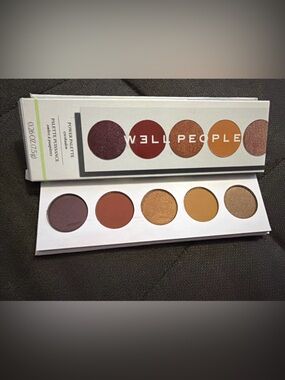 Well People Power Palette Eyeshadow, Five Long-wear, Hyper-pigmented
